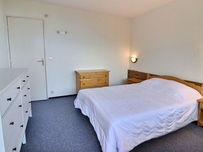 1 habitación y ropa de cama 
