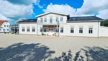 Colazione a base di specialità locali inclusa, servita tutte le mattine