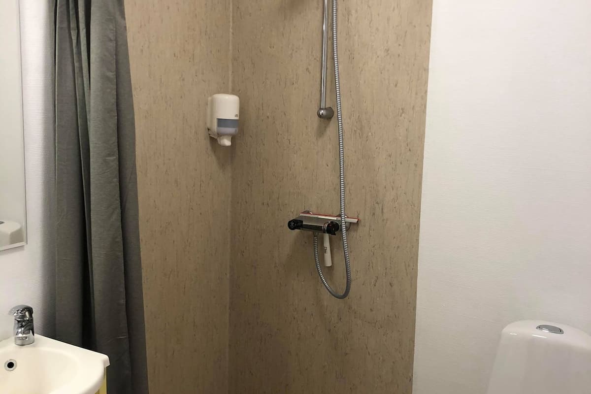 basic double room, 2 single beds | bathroom | shower, hair dryer, towels