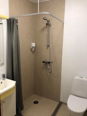 Ducha, secador de pelo, toallas