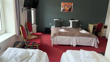 Quadruple Room, Non Smoking, Ensuite | Desk, laptop workspace, iron/ironing board (on request), free WiFi
