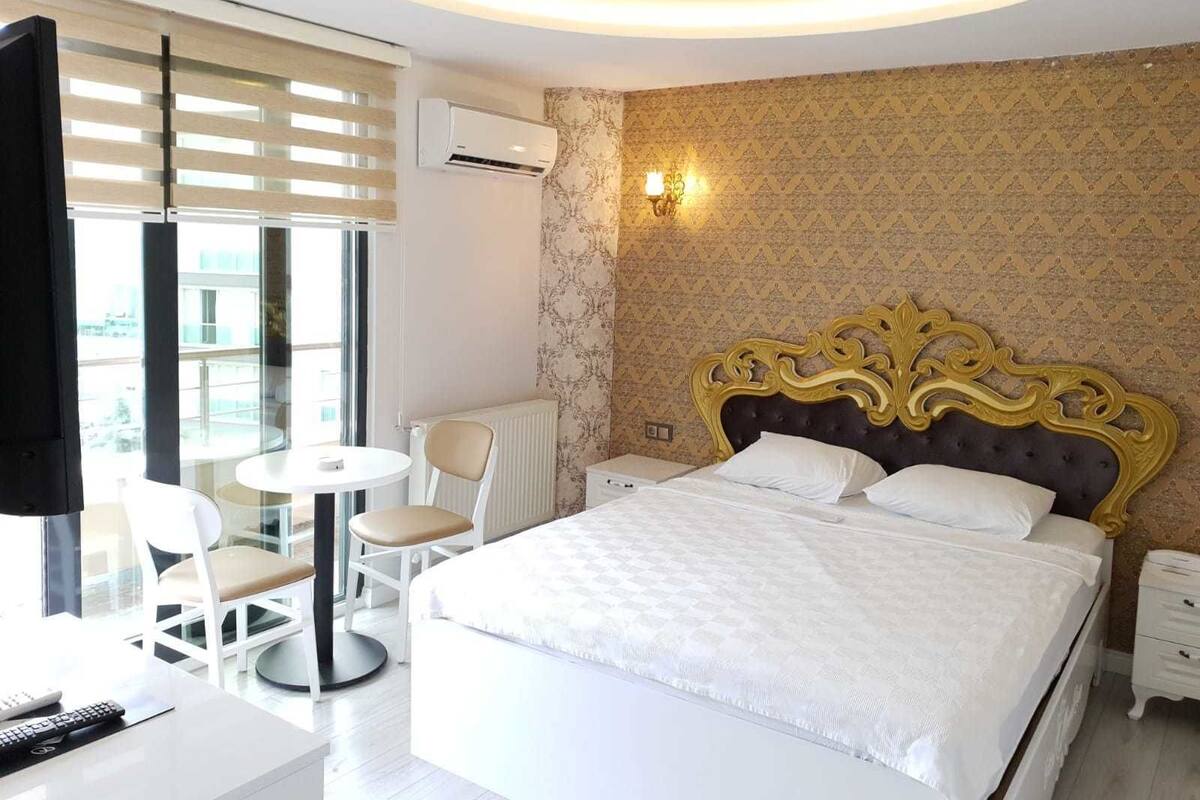Habitación doble estándar | Ropa de cama de alta calidad, minibar, escritorio y wifi gratis