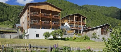 Façana frontal de l'allotjament