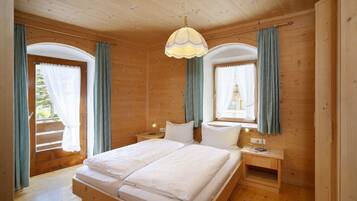 Vierbettzimmer, Mehrere Betten, Nichtraucher | Schreibtisch, schallisolierte Zimmer, Bettwäsche, Rollstuhlgeeignet