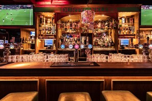 Serves breakfast, lunch, and dinner - Durty Nelly's - Hostel (Amsterdam)