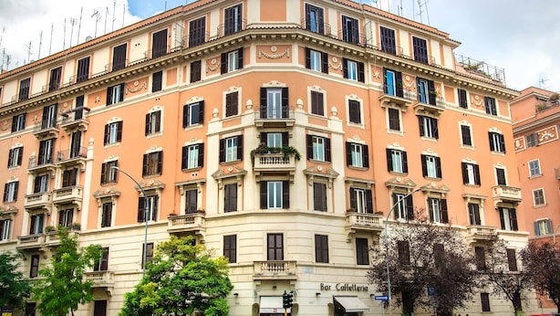 A multi-story building with a bar named "Bar Caffetteria" on the ground floor. - Rome Central Rooms Guest House (Rome)