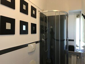 Design Double Room, 1 Queen Bed, Non Smoking | Bathroom shower - Gallery (Rome)