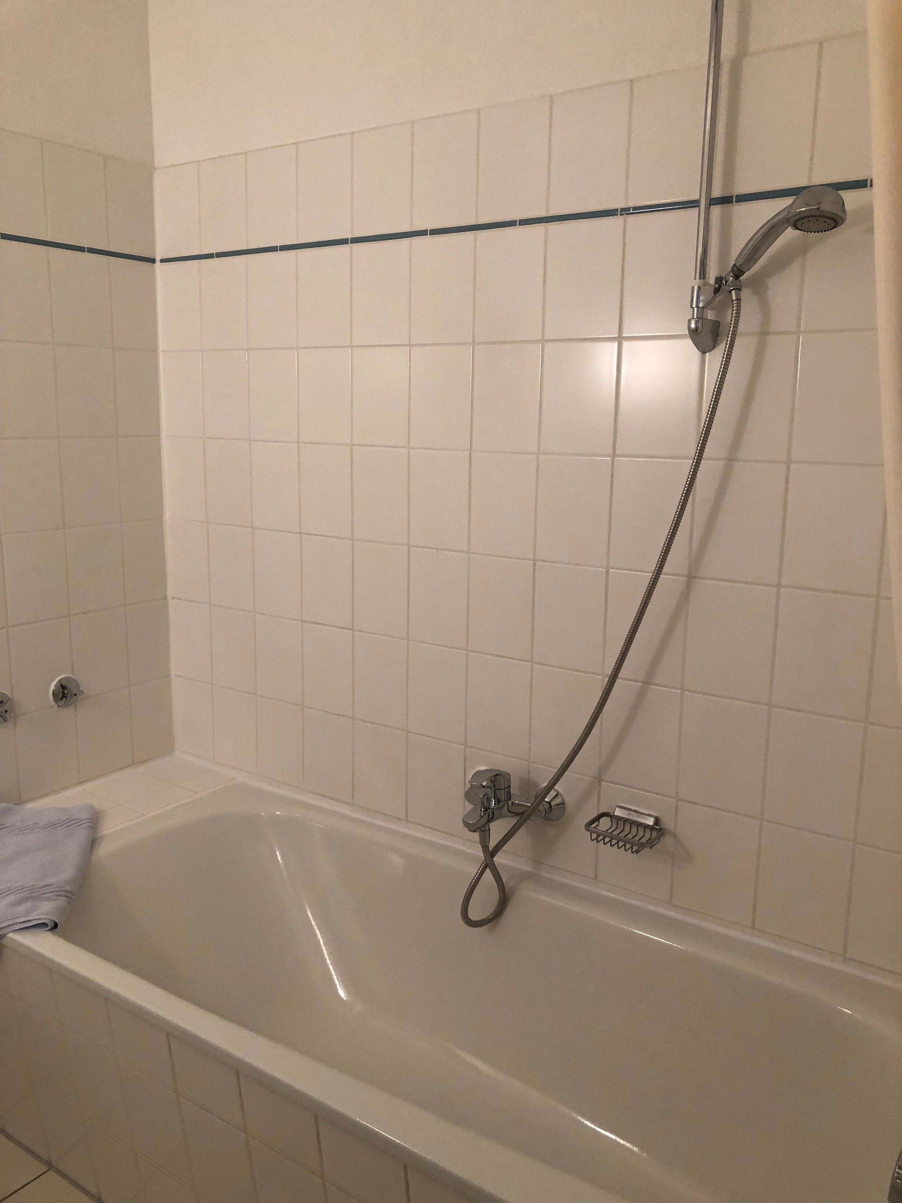 deep-soaking bathtub