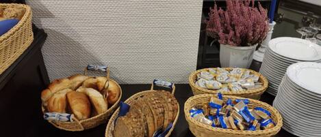 Buffet breakfast on weekdays (EUR 15 per person)