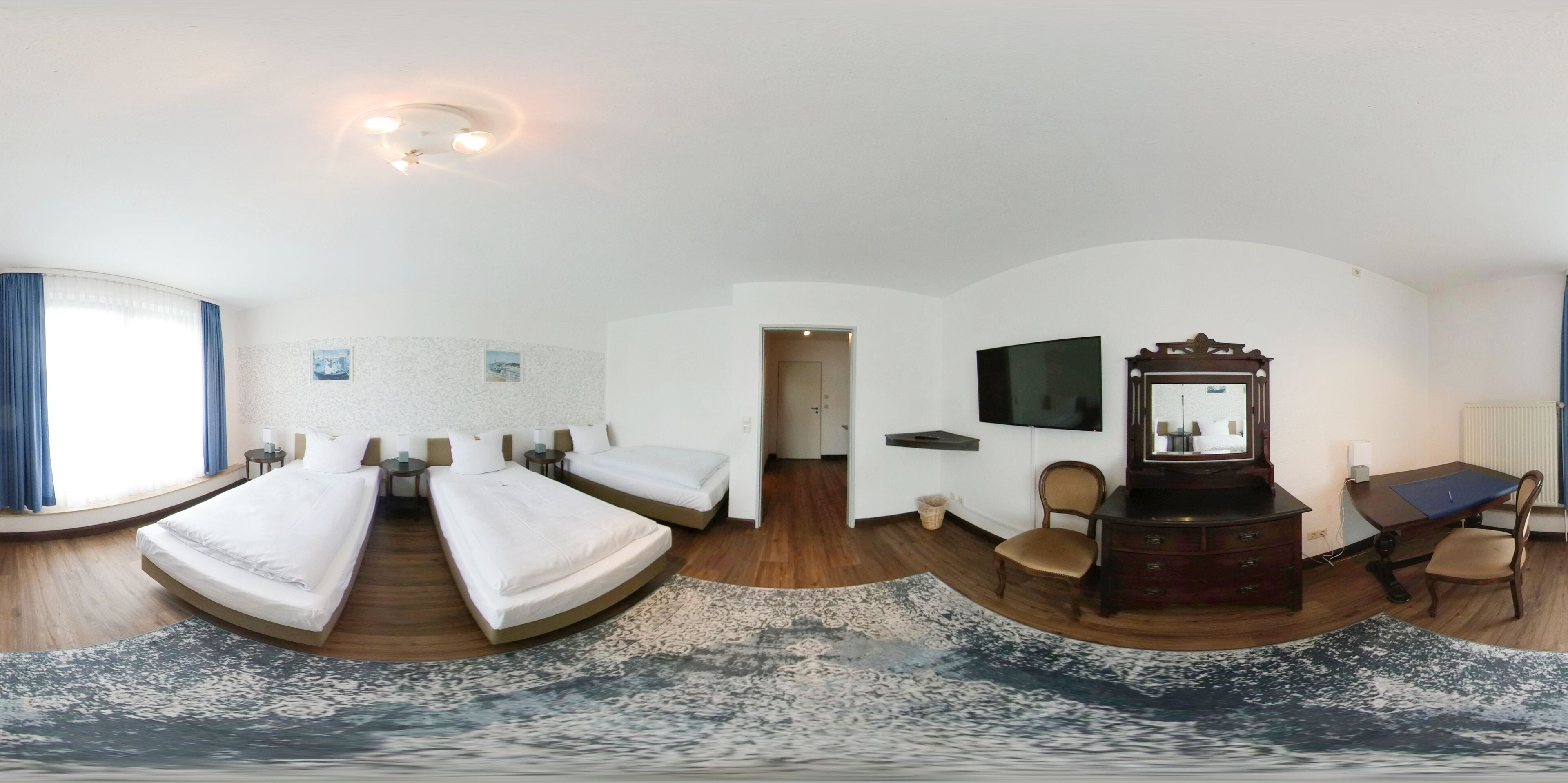 basic triple room | individually decorated, individually furnished, desk, blackout curtains