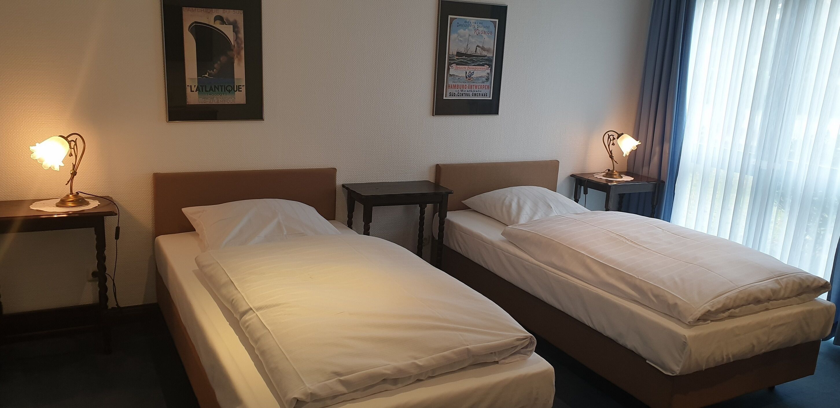 basic twin room | individually decorated, individually furnished, desk, blackout curtains