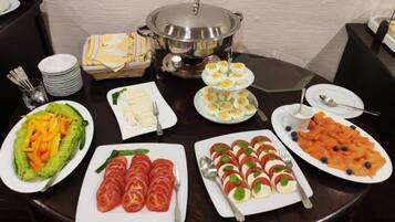 Morgenmadsbuffet på hverdage (15 EUR pr. person)