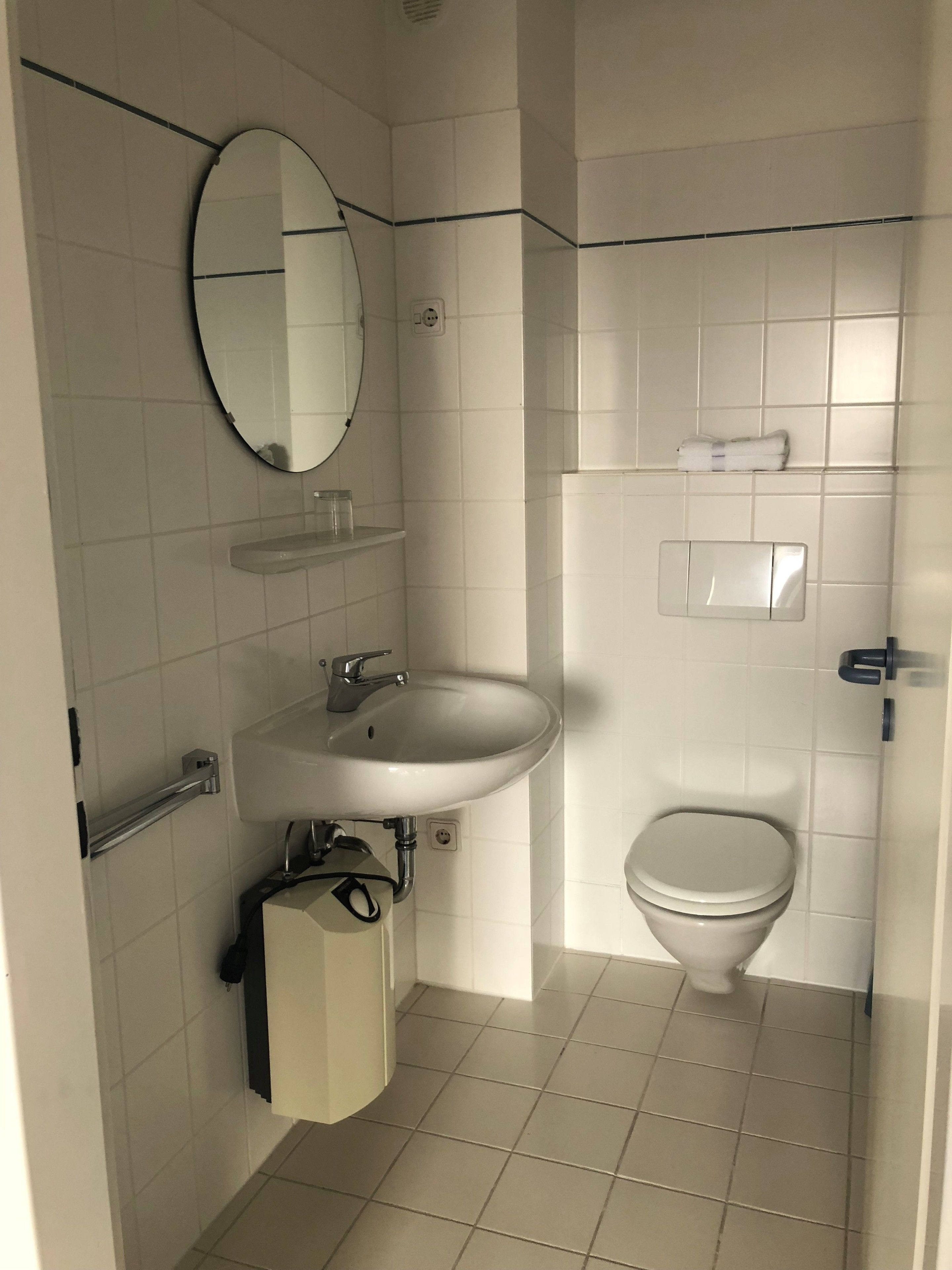 comfort apartment | bathroom | shower, towels