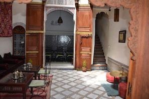 Nhà dành cho gia đình | Hiên