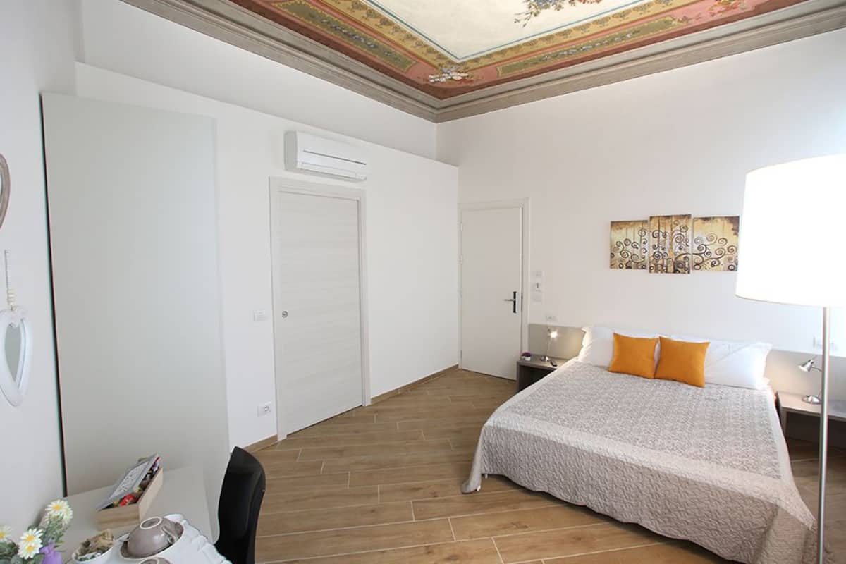 Habitación doble (Monte) | Escritorio, camas supletorias, wifi gratis y decoración individual