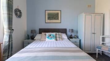Deluxe Double Room, 1 Double Bed, Non Smoking | Individually decorated, individually furnished, iron/ironing board