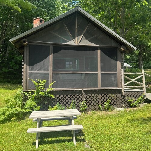 Rakkauspesä - kodikas Lakefront-hirsimökki