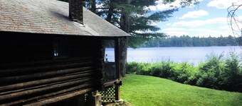 The Love Nest - a Cozy Lakefront Log Cabin