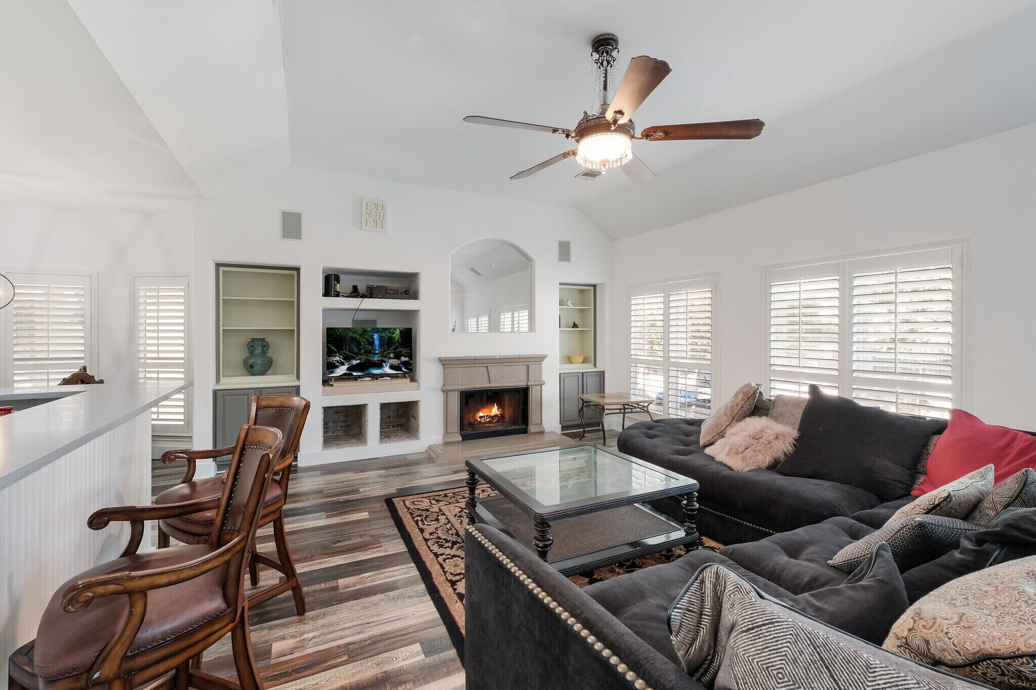 Télévision, cheminée