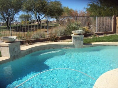 *SUMMER SPECIALS** Scenic Golf Course 3 Bed Home w/ Private Pool and Hot Tub