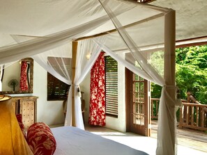 4 chambres, coffres-forts dans les chambres, fer et planche à repasser