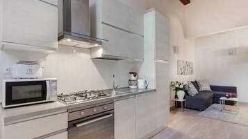 KylskÄp, mikrovÄgsugn, ugn och spishÀll