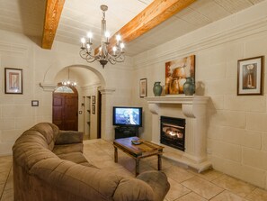 Smart TV, fireplace, DVD player