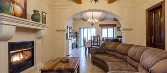 5 bedroom 4 bathroom with private pool.
