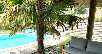 VILLA PISCINE PRIVEE ET CHAUFFEE, SANS VIS A VIS, VELOS FOURNIS, PLAGE A PIED