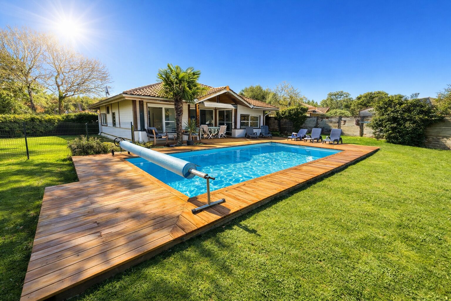 Villa 100m2, 3 chambres, 500m2 de jardin, piscine privée chauffée 4m x 8m