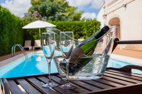 Angebot April-may Villa von 400 m² mit Privatem Pool und am Meer