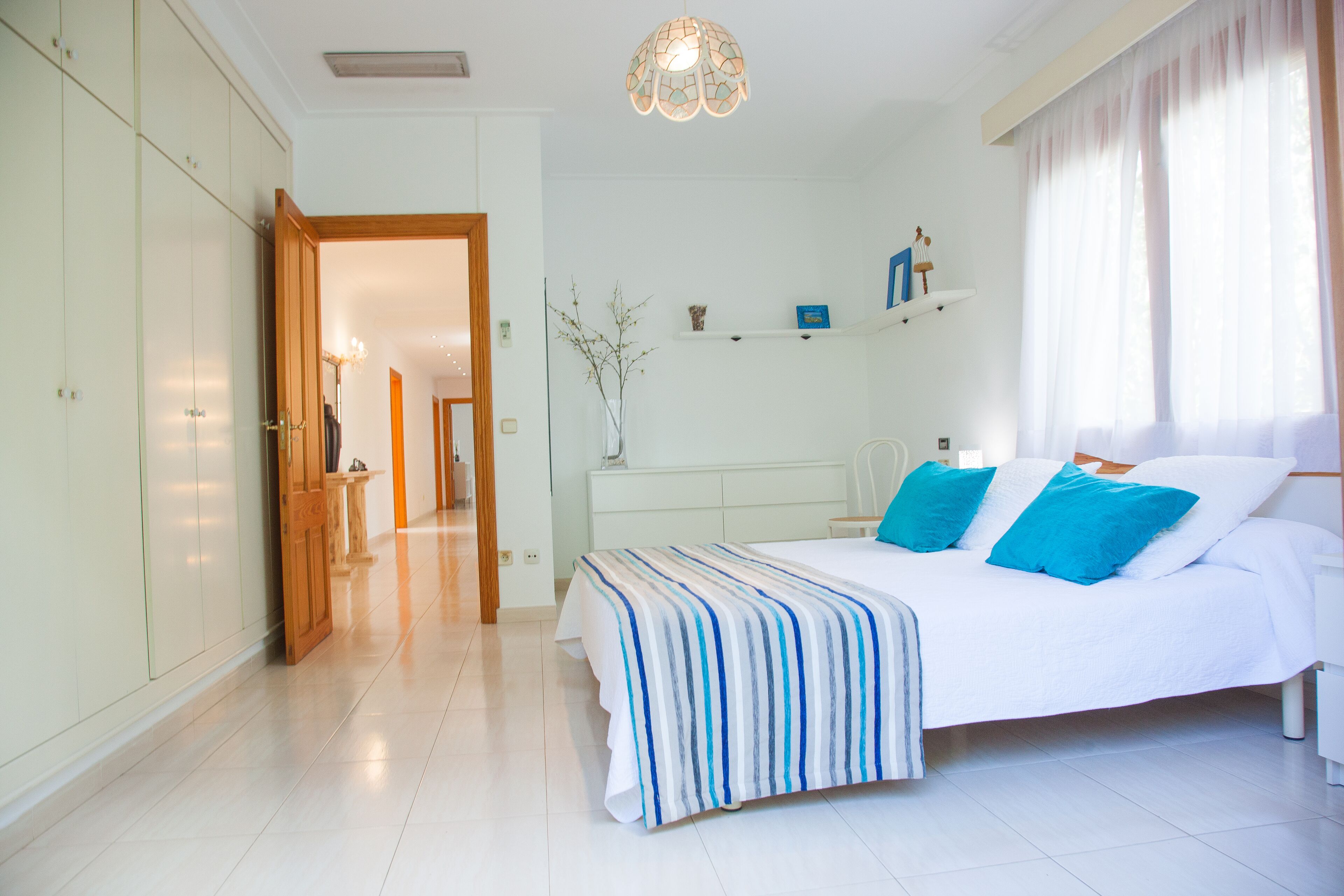 5 bedrooms, iron/ironing board, free WiFi, bed sheets