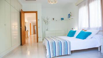 5 bedrooms, iron/ironing board, free WiFi, bed sheets