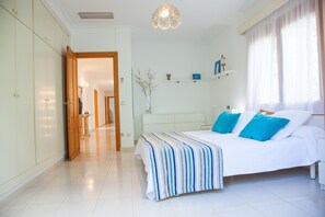 5 bedrooms, iron/ironing board, free WiFi, bed sheets