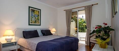 2 dormitoris, caixa forta a l'habitació i planxa i posts de planxar