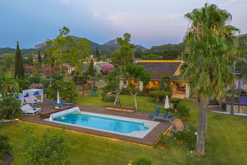  Exclusiva Villa con piscina climatizada, jacuzzi, sauna, gim, y 10000m2 jardín