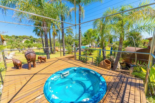  Exclusiva Villa con piscina climatizada, jacuzzi, sauna, gim, y 10000m2 jardín