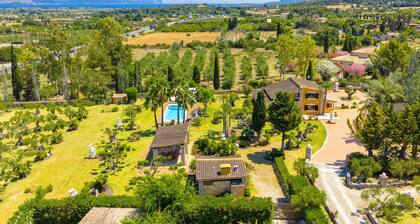 Exclusiva Villa con piscina climatizada, jacuzzi, sauna, gim, y 10000m2 jardín