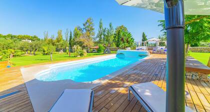 Exclusiva Villa con piscina climatizada, jacuzzi, sauna, gim, y 10000m2 jardín
