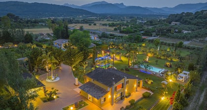 Exclusiva Villa con piscina climatizada, jacuzzi, sauna, gim, y 10000m2 jardín