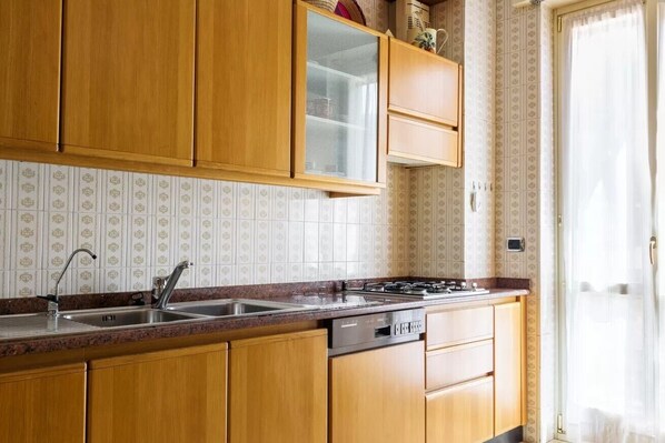 Appartement, 3 chambres | Cuisine privée | Réfrigérateur, un four, surface de cuisson, lave-vaisselle