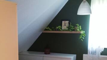 2 bedrooms, iron/ironing board, WiFi