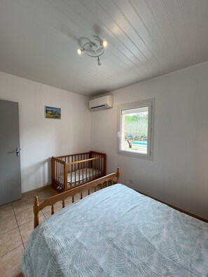 3 chambres, fer et planche à repasser, lit parapluie, Wi-Fi gratuit