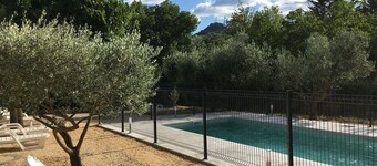 Villa "Muscats" 6/8 personer, 7km Ardèche Gorges, svømmebasseng, air condition, plass