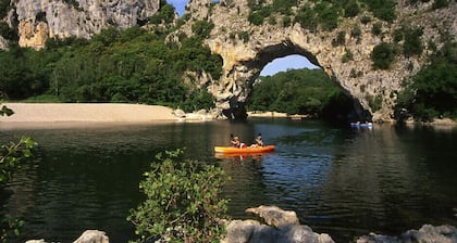 Villa "Muskat" 6/8 Personen, 7 km Gorges de l'Ardèche, Schwimmbad, Klimaanlage, Raum