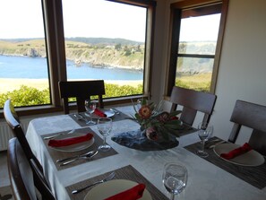 Dining - Sanctuary By the Sea-Dramatic Oceanfront with Hot Tub (Albion)