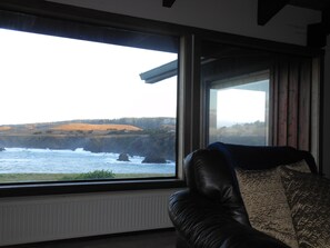 Interior - Sanctuary By the Sea-Dramatic Oceanfront with Hot Tub (Albion)