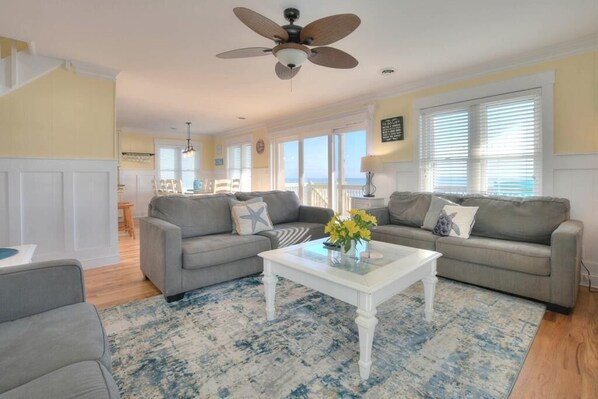 تلفزيون بشاشة مسطحة، مشغل دي في دي