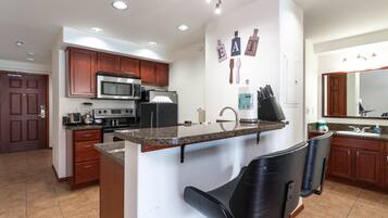 冰箱、微波炉、烤箱、炉灶