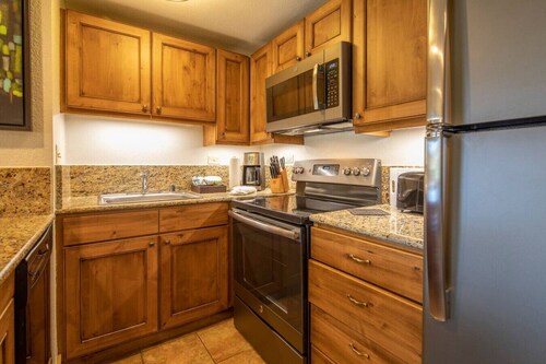 7767 Marriott Mountain Valley Lodge | Ski-in / out Peak 9, Olympic lämmitetty uima-allas!